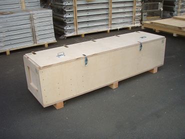 Mehrwegekiste mit Beschlägen